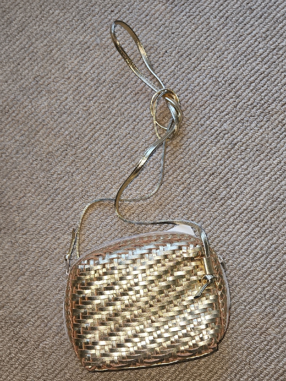 Perfect New Vintage Metallic Gold Woven Leather Crossbody Purse